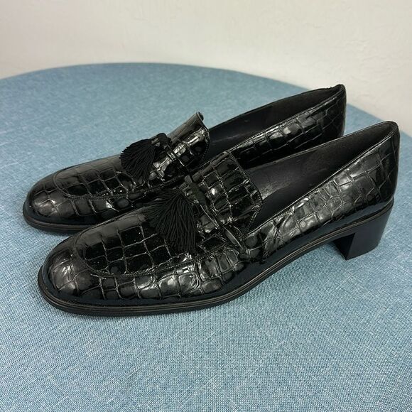 Stuart Weitzman Oxfords Vintage Black Patent Leather Loafers Size 8 M - Picture 1 of 11